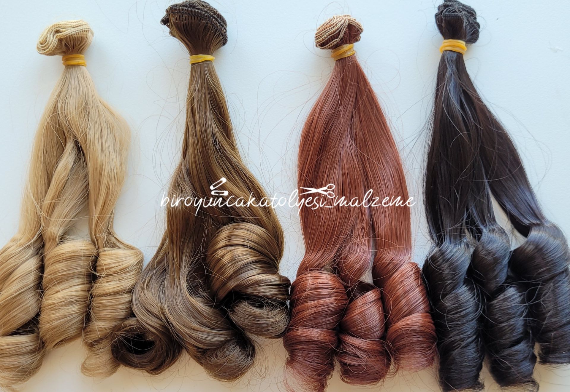 SENTETİK UCU BUKLELI SAÇ 20CM