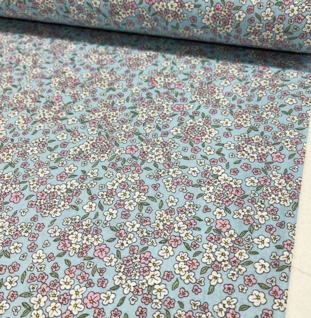 Mavili Çiçekler Poplin Kumaş