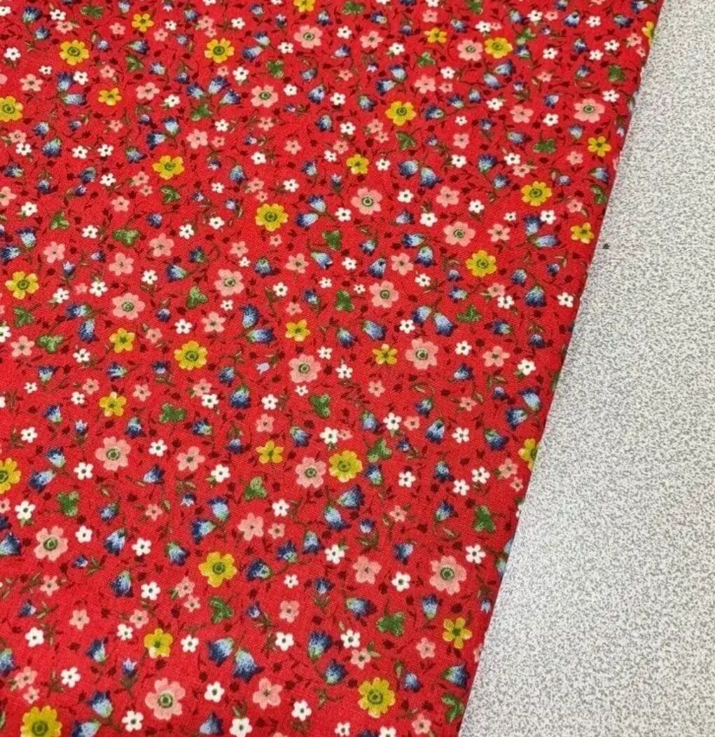 Çıtır Çiçekler Kırmızı Poplin Kumaş